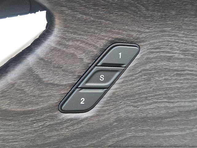 Certified 2025 Jeep Grand Cherokee L Limited w/ Luxury Tech Group II image 12