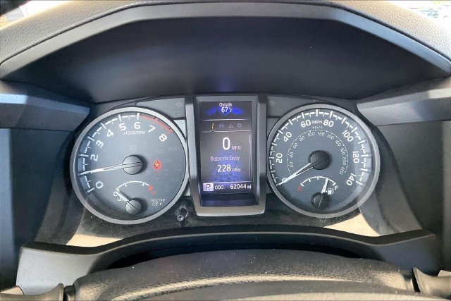 Used 2019 Toyota Tacoma TRD Off-Road w/ Technology Package AWD/4WD image 10