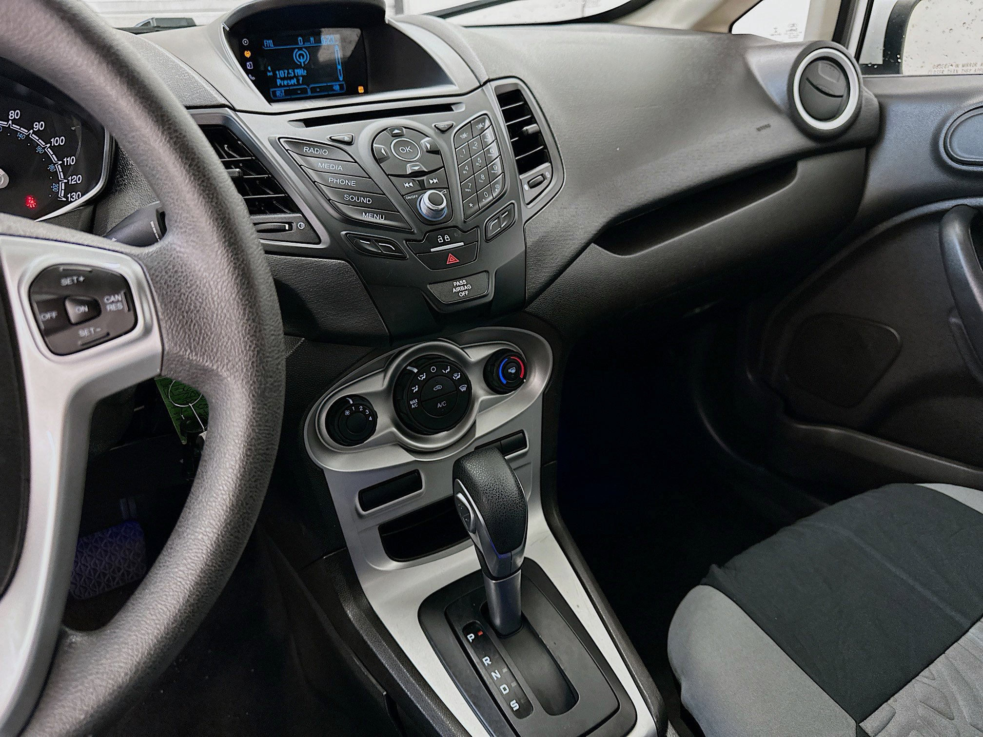 Used 2017 Ford Fiesta SE image 24