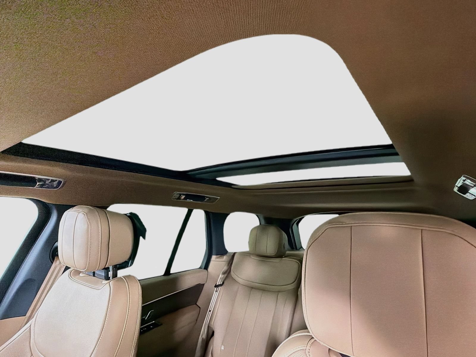 New 2026 Land Rover Range Rover SE AWD/4WD image 9