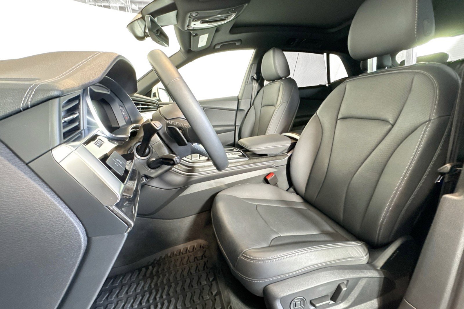 Used 2024 Audi Q8 Premium Plus w/ Premium Plus Package image 18