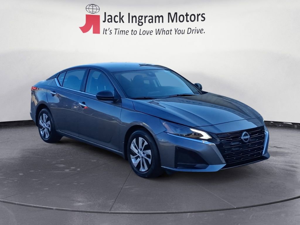 Used 2025 Nissan Altima 2.5 S FWD image 7