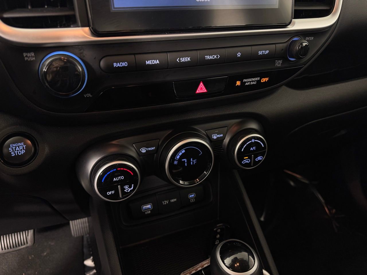 Used 2024 Hyundai Venue SEL image 18