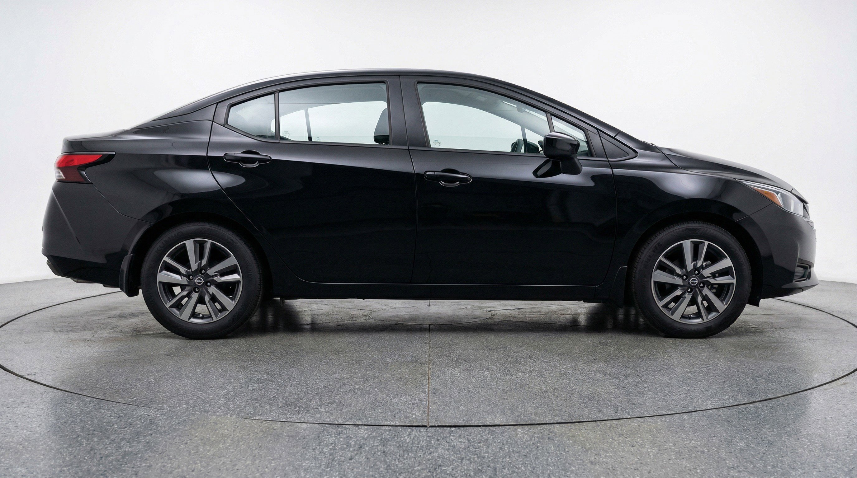 Used 2025 Nissan Versa SV FWD image 11
