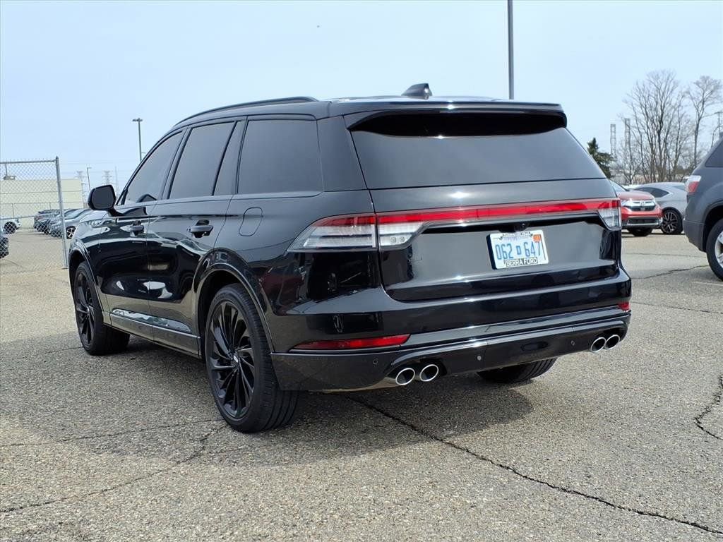 Used 2025 Lincoln Aviator Reserve w/ Equipment Group 201A image 3