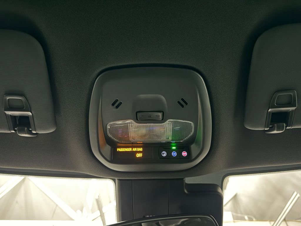 Used 2025 Chevrolet Trax RS w/ Driver Confidence Package image 16