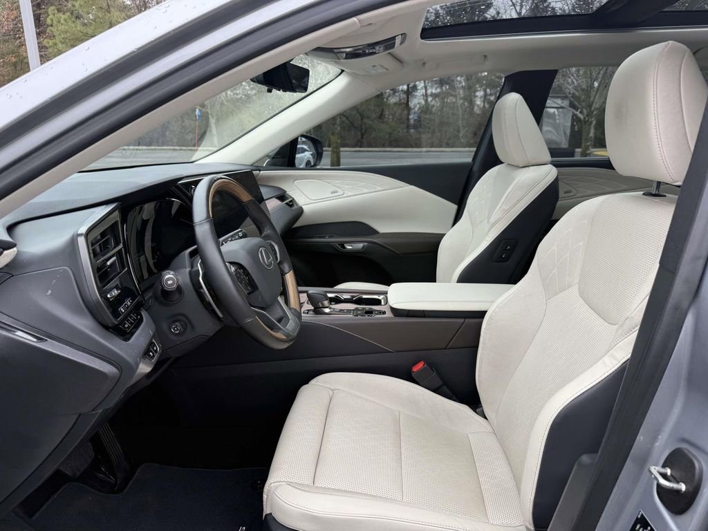 Used 2025 Lexus RX 450h AWD w/ Convenience Package image 13