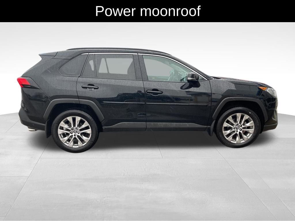 Used 2020 Toyota RAV4 XLE Premium image 8