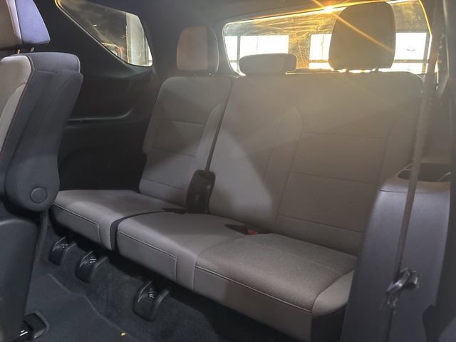 Used 2025 Chevrolet Traverse LT image 33