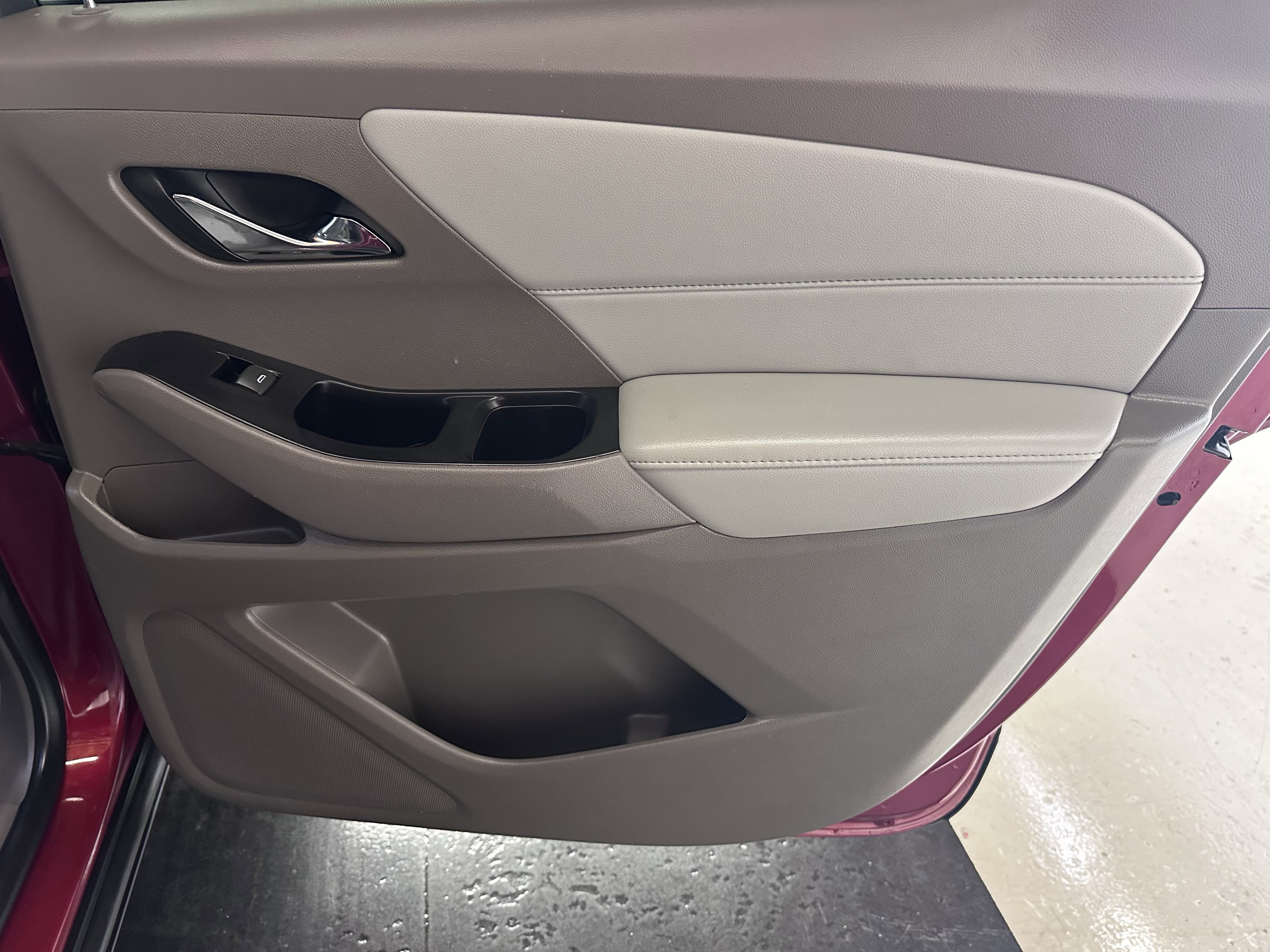 Used 2020 Chevrolet Traverse LT w/ LT Premium Package FWD image 32