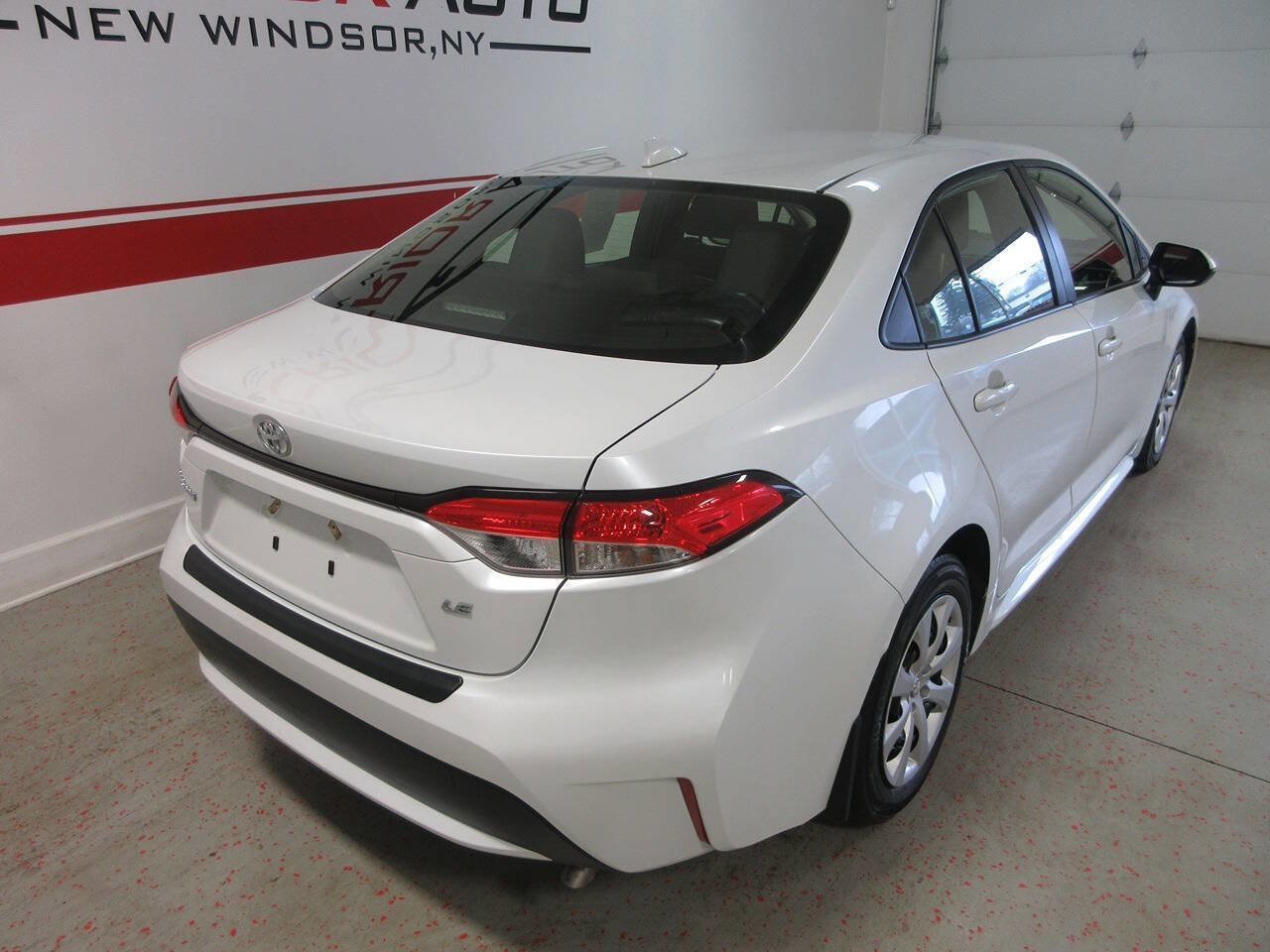 Used 2022 Toyota Corolla LE FWD image 13