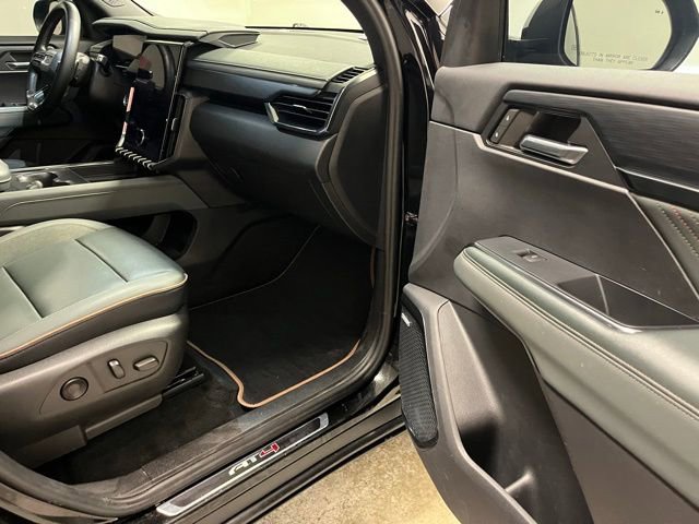 Used 2024 GMC Acadia AT4 w/ Luxury Package AWD/4WD image 18