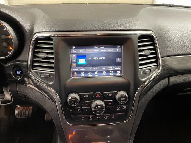 Used 2019 Jeep Grand Cherokee Laredo AWD/4WD image 16