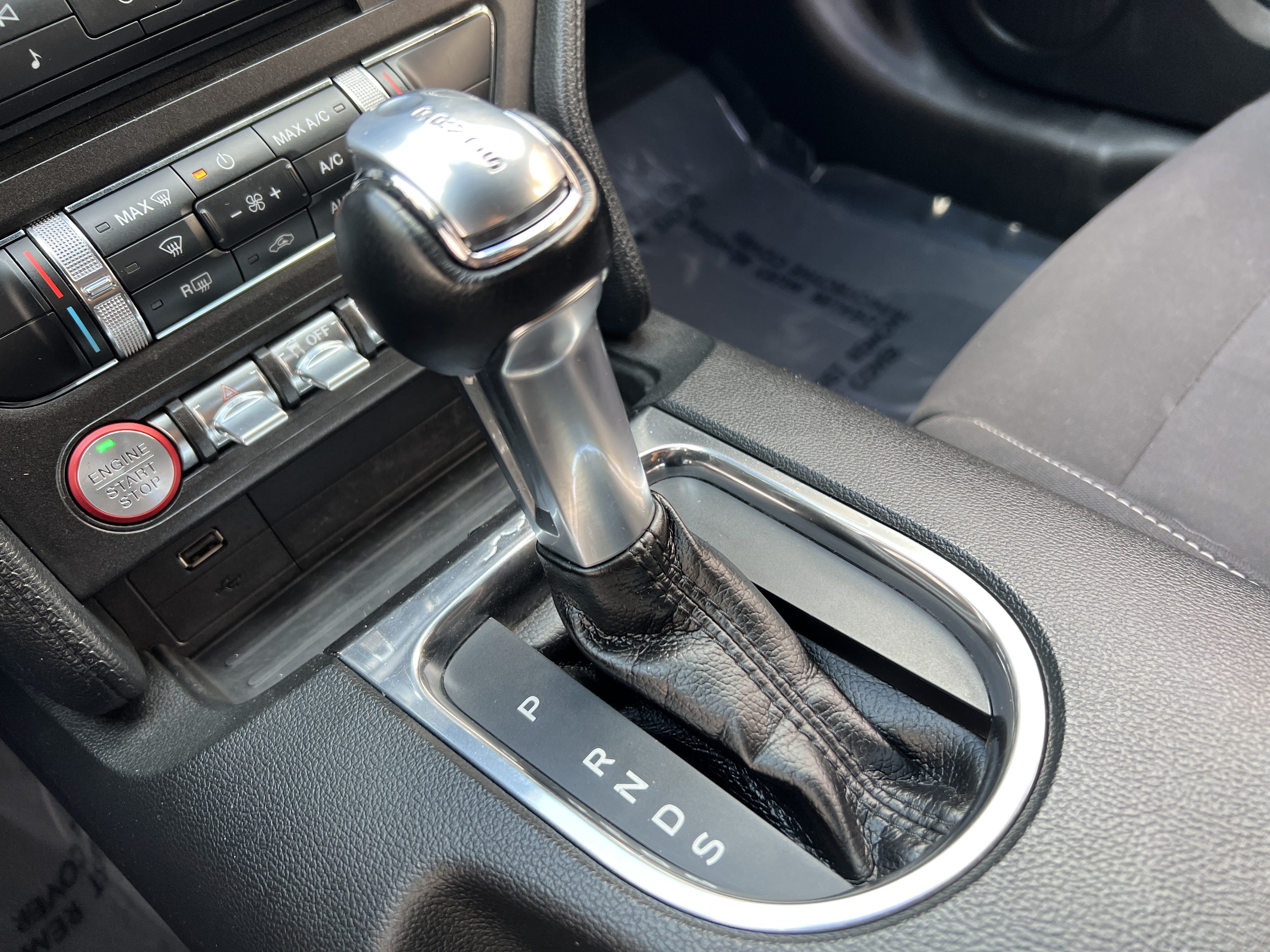 Used 2018 Ford Mustang Coupe w/ Equipment Group 101A RWD image 29