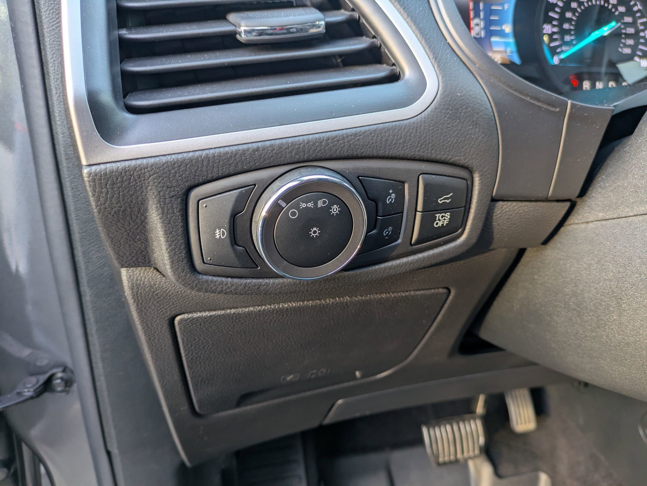 Certified 2024 Ford Edge SEL w/ Convenience Package AWD/4WD image 17