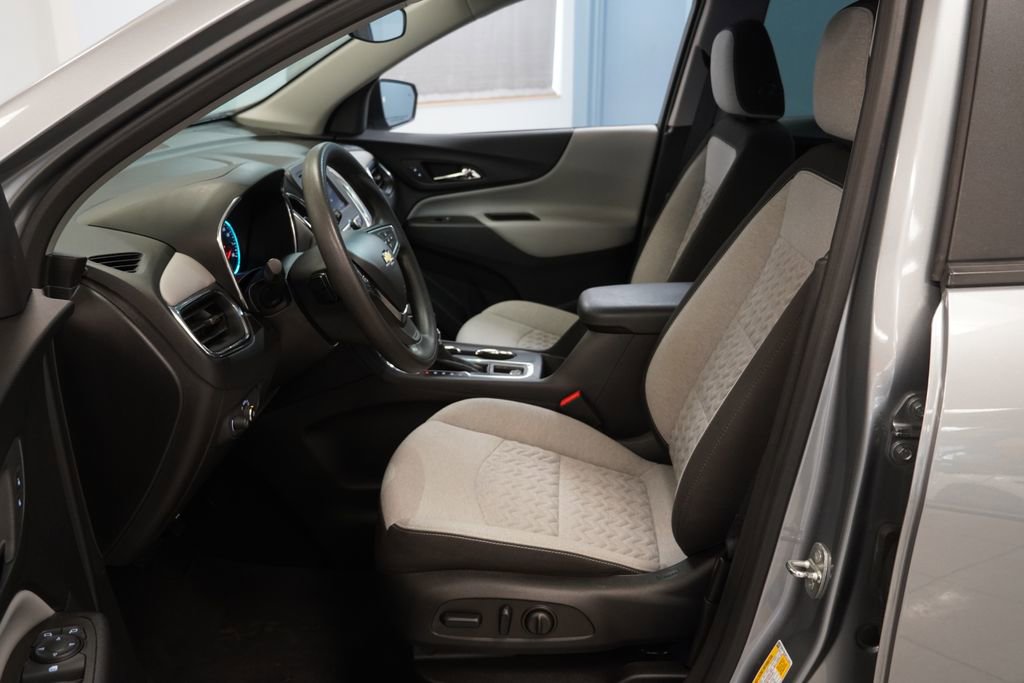Used 2023 Chevrolet Equinox LS w/ LS Convenience Package image 4