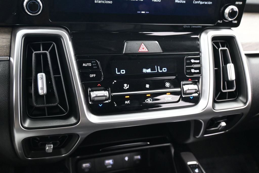 Used 2022 Kia Sorento EX w/ Panoramic Sunroof Package FWD image 21