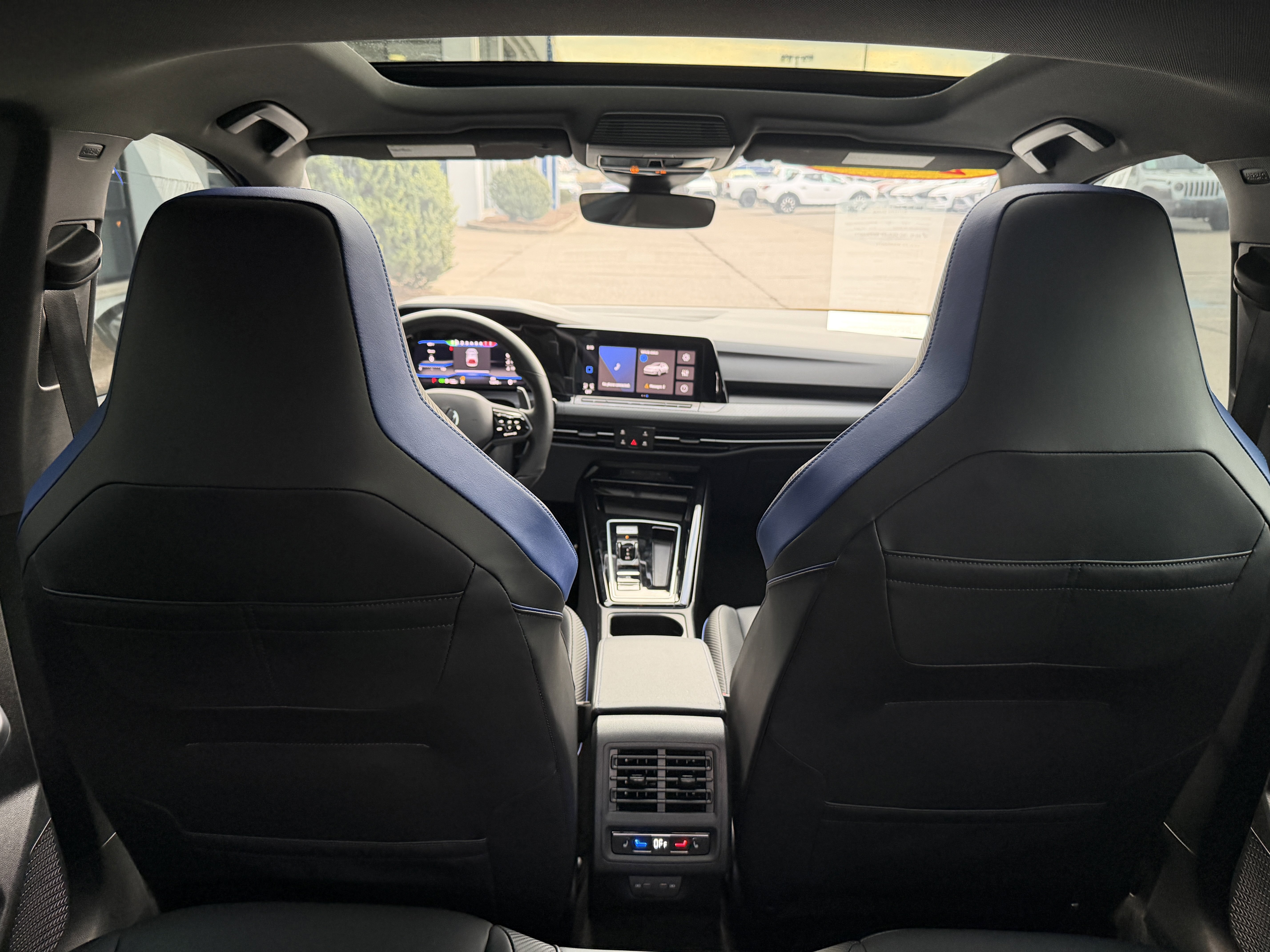 Used 2024 Volkswagen Golf R image 12