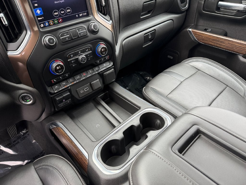 Used 2019 Chevrolet Silverado 1500 High Country w/ Technology Package AWD/4WD image 19