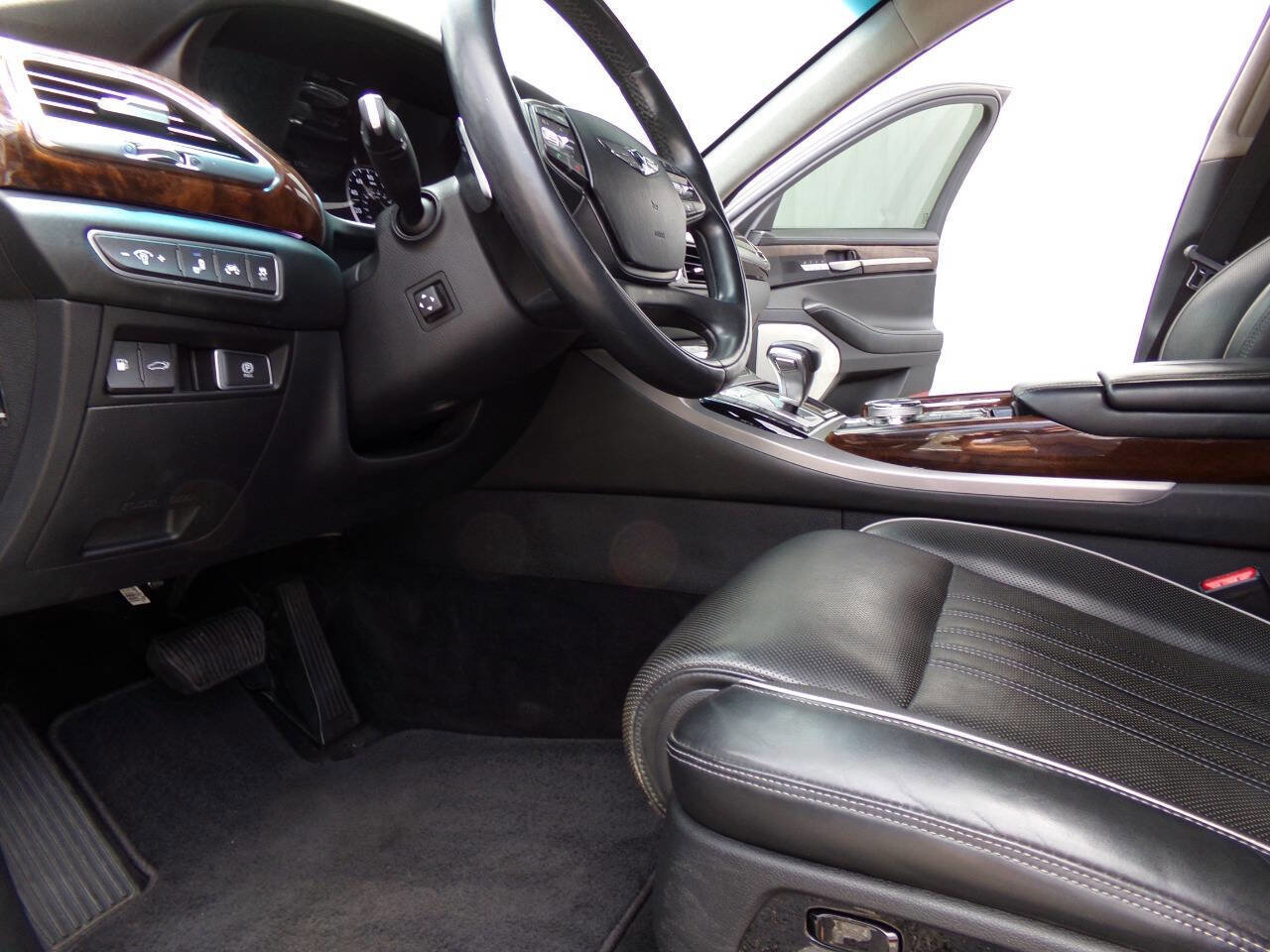 Used 2017 Genesis G90 5.0 Ultimate image 18