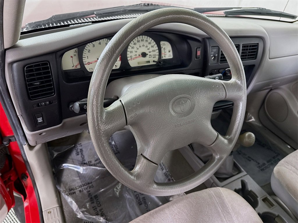 Used 2001 Toyota Tacoma Base image 15
