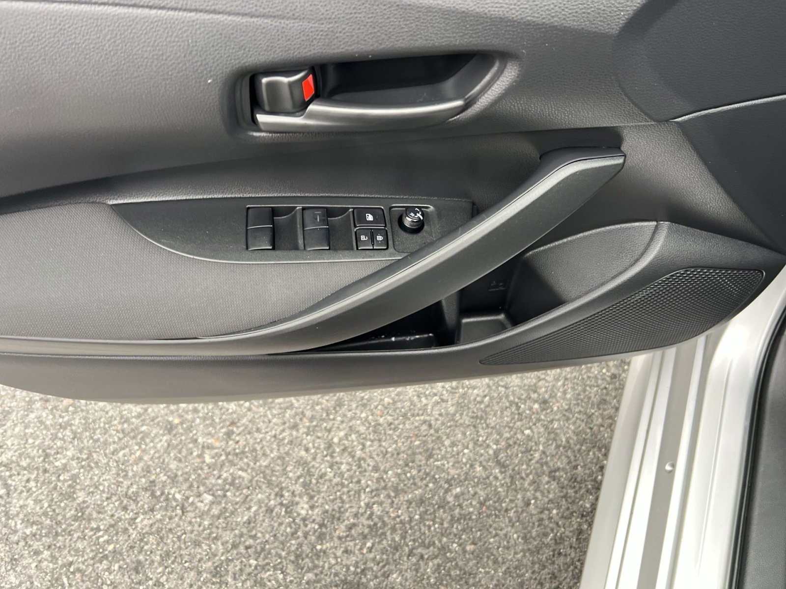 Used 2023 Toyota Corolla LE w/ LE Convenience Package image 14