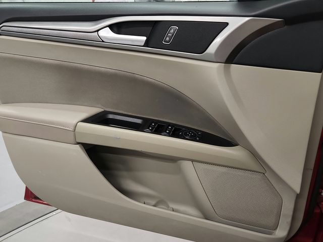 Used 2020 Ford Fusion SE FWD image 25