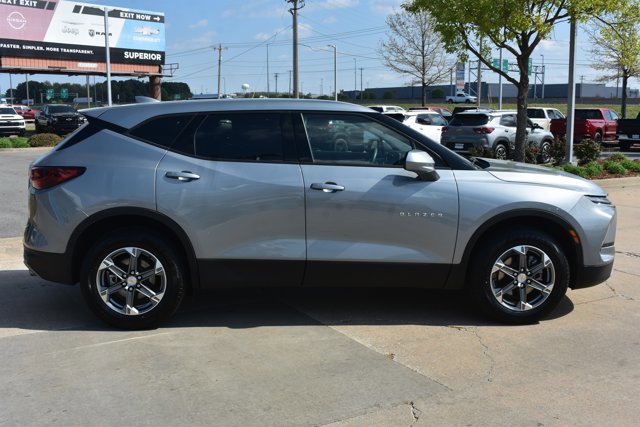 Used 2025 Chevrolet Blazer LT image 4