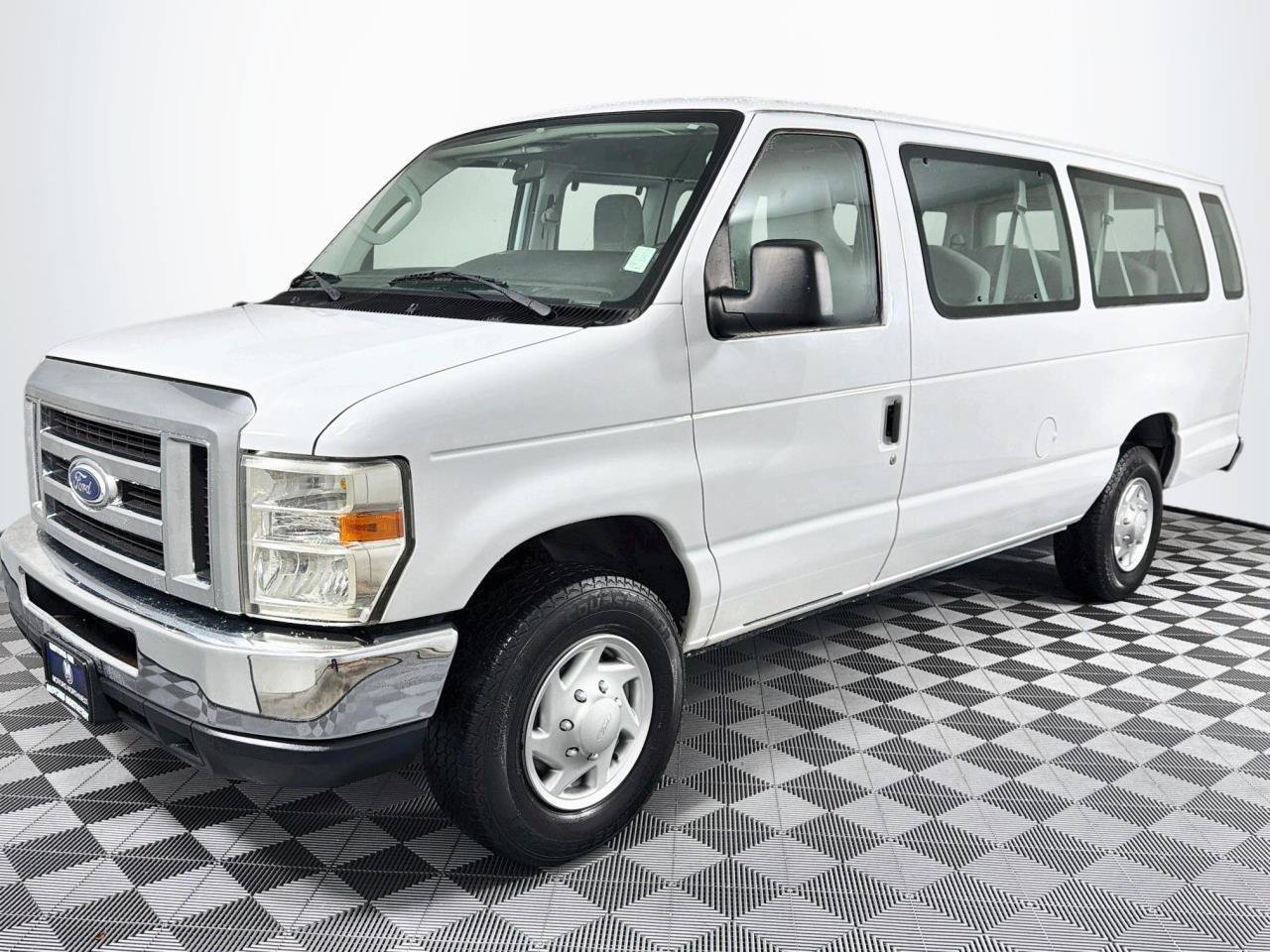 Used 2014 Ford E-350 and Econoline 350 XLT RWD image 6