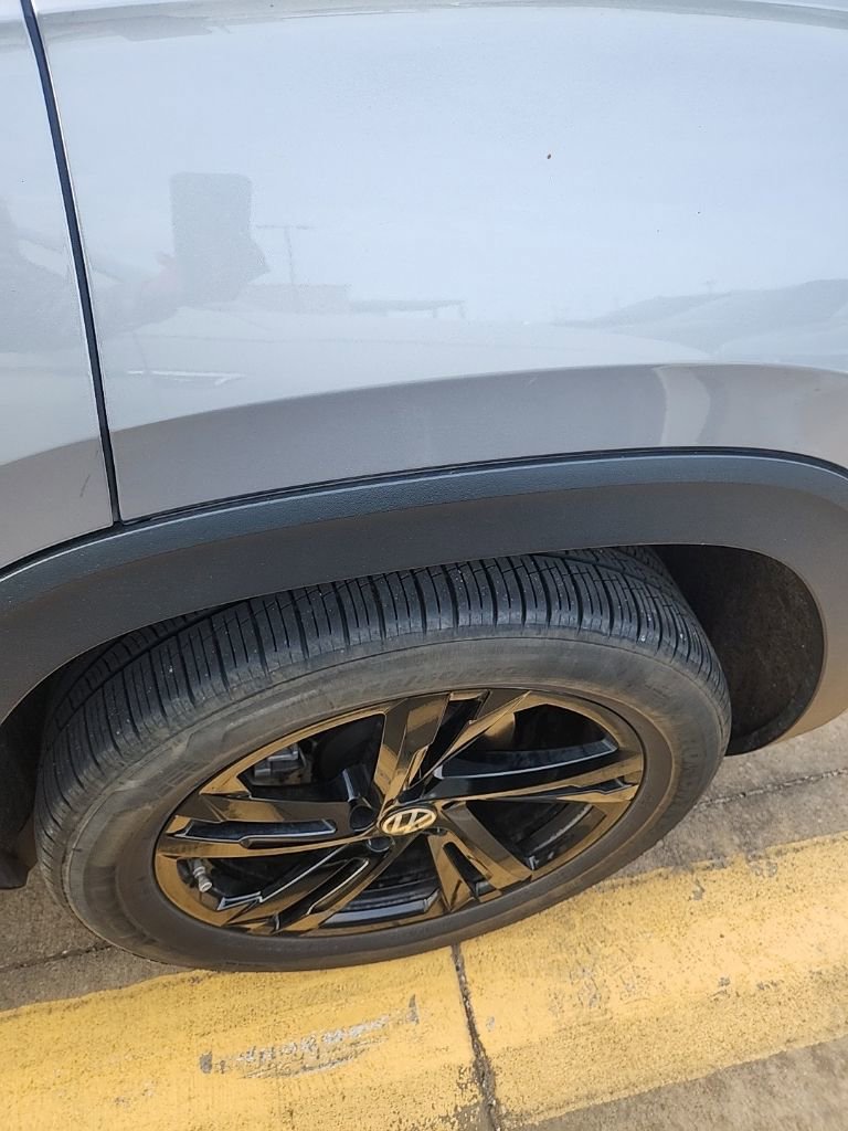 Used 2024 Volkswagen Atlas Cross Sport SEL R-Line image 18