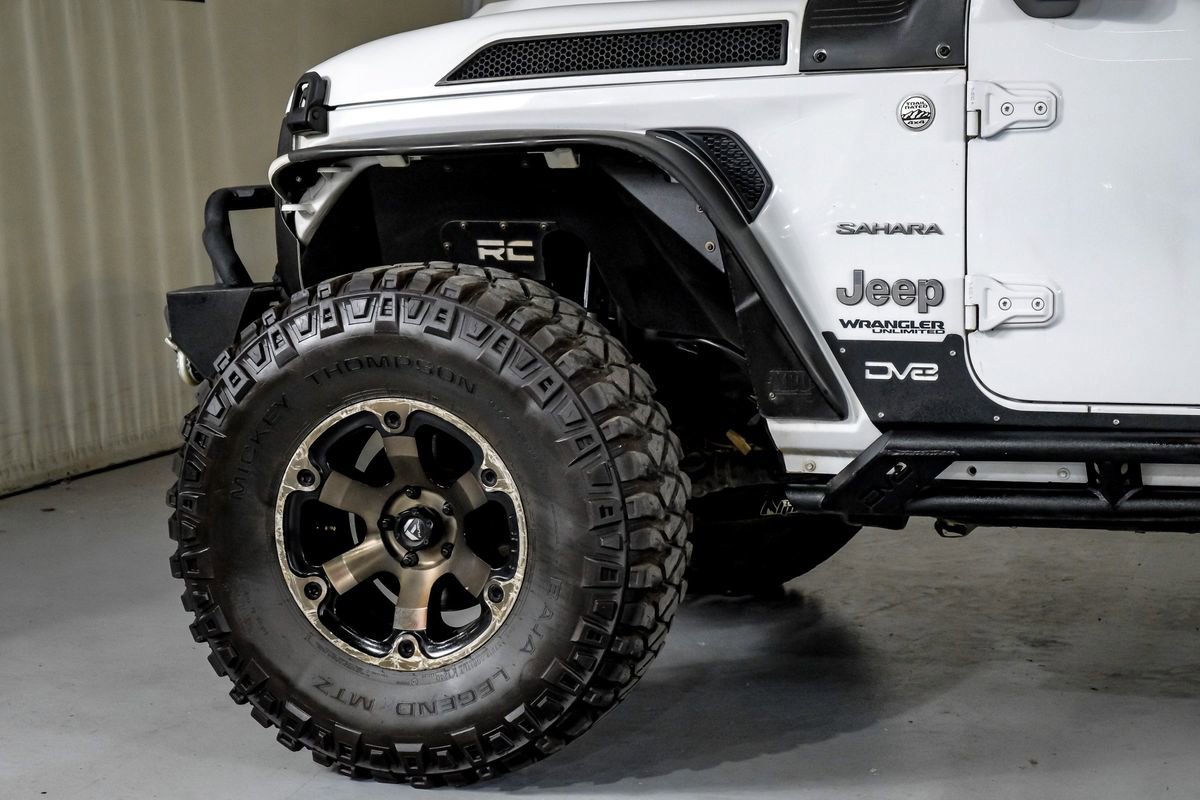 Used 2018 Jeep Wrangler Unlimited Sahara AWD/4WD image 12