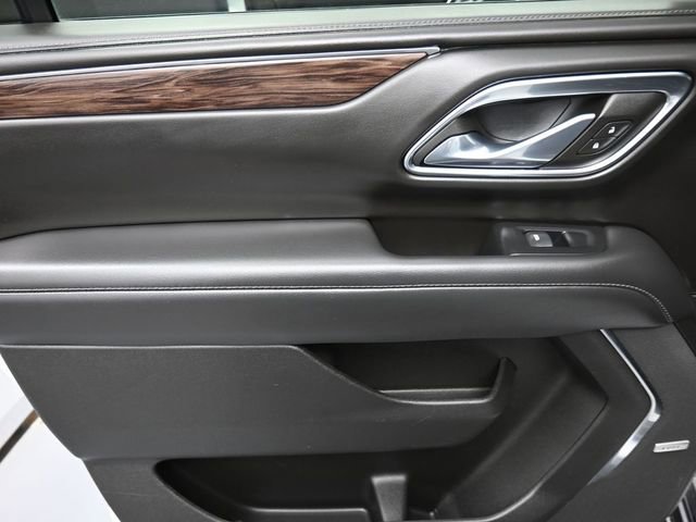 Used 2023 Chevrolet Suburban LT w/ Luxury Package image 19
