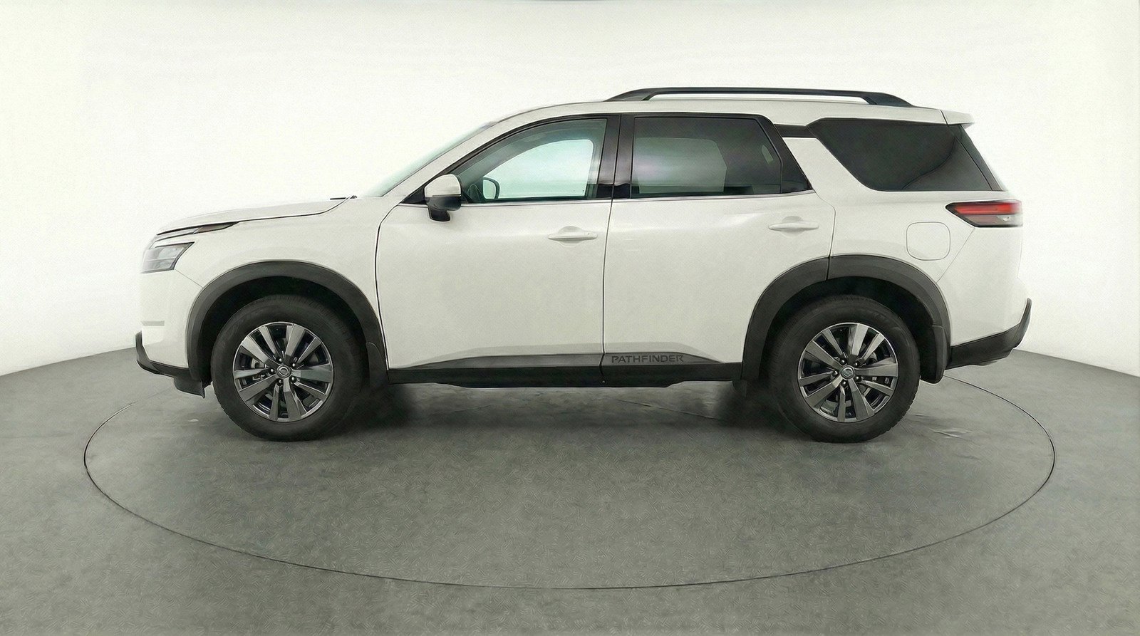 Used 2025 Nissan Pathfinder SV AWD/4WD image 4