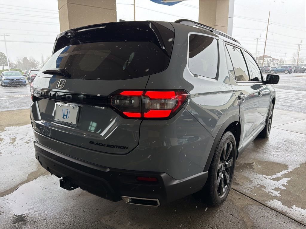 Certified 2025 Honda Pilot Black Edition image 5