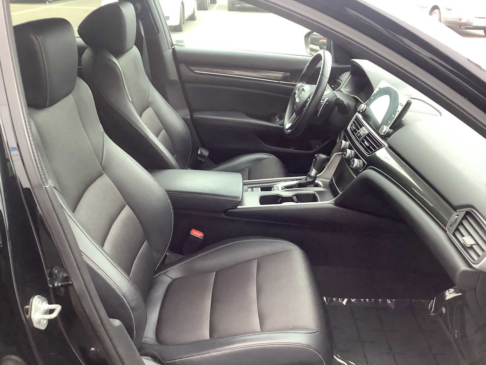 Used 2018 Honda Accord Sport image 15