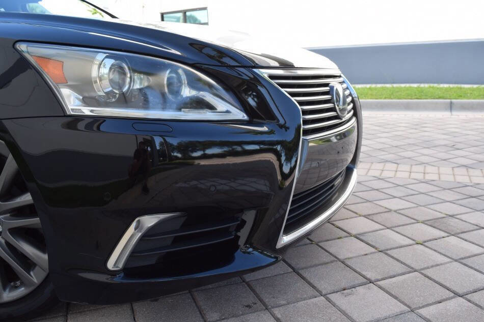 Used 2013 Lexus LS 460 AWD w/ Comfort Pkg image 16
