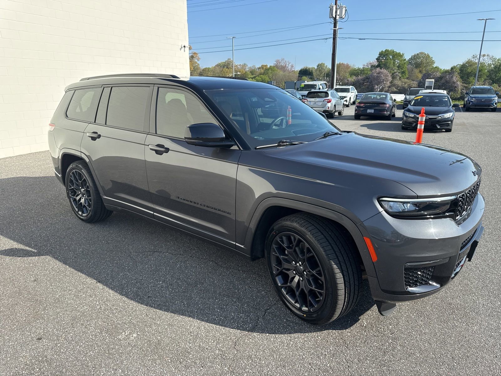 Used 2024 Jeep Grand Cherokee L Summit w/ Advanced Protech Group IV image 3