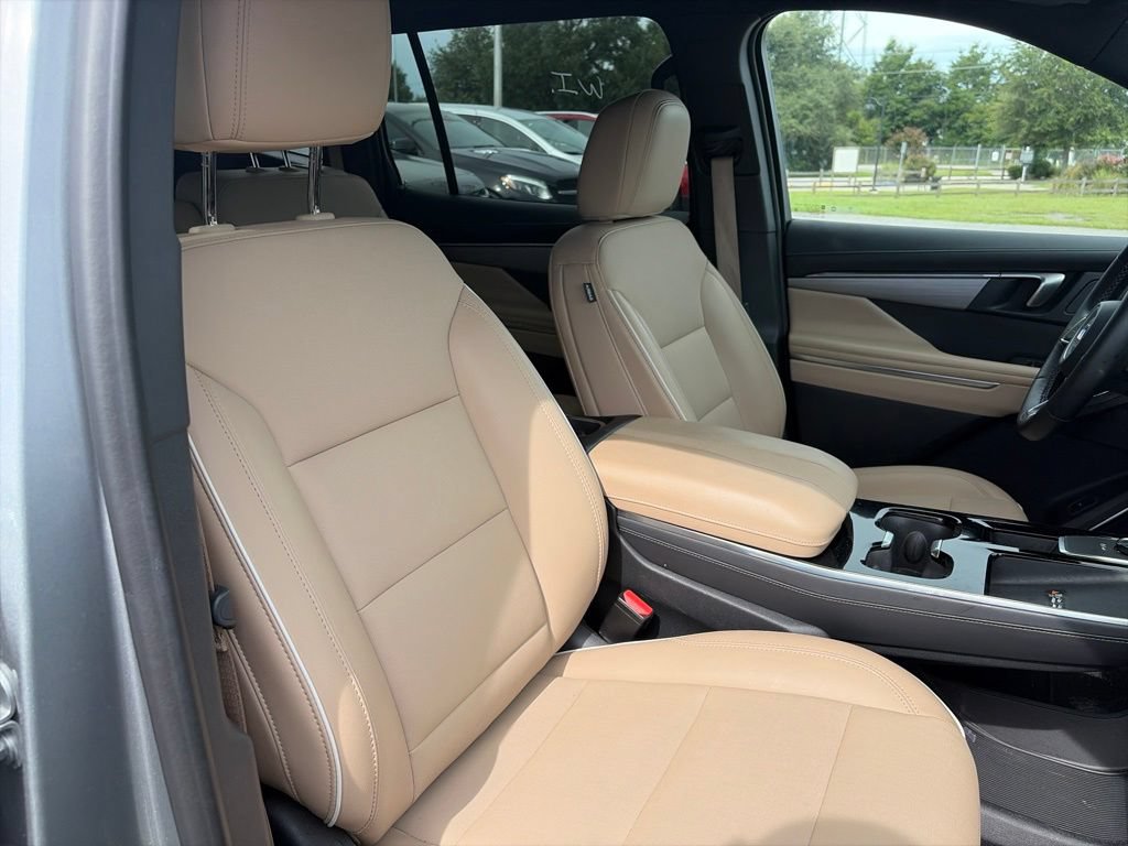 Used 2025 Buick Enclave Preferred FWD image 11