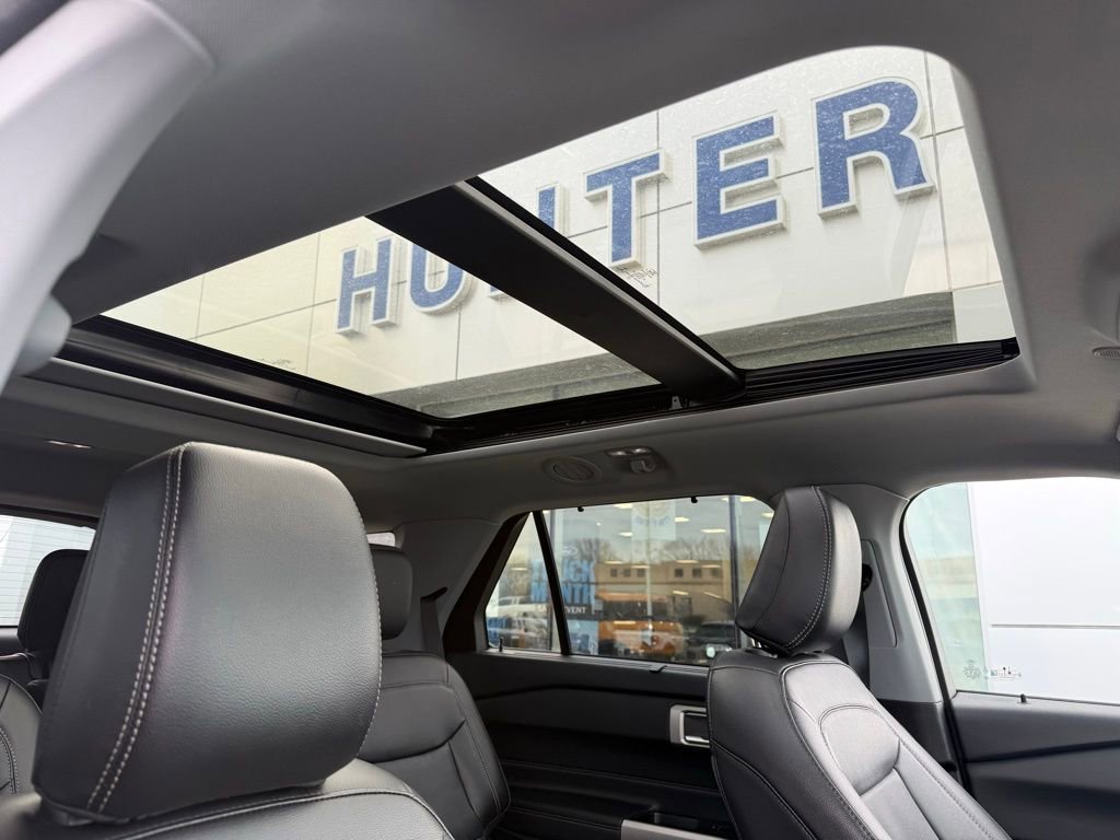 Used 2023 Ford Explorer Limited w/ Limited Technology Package image 34