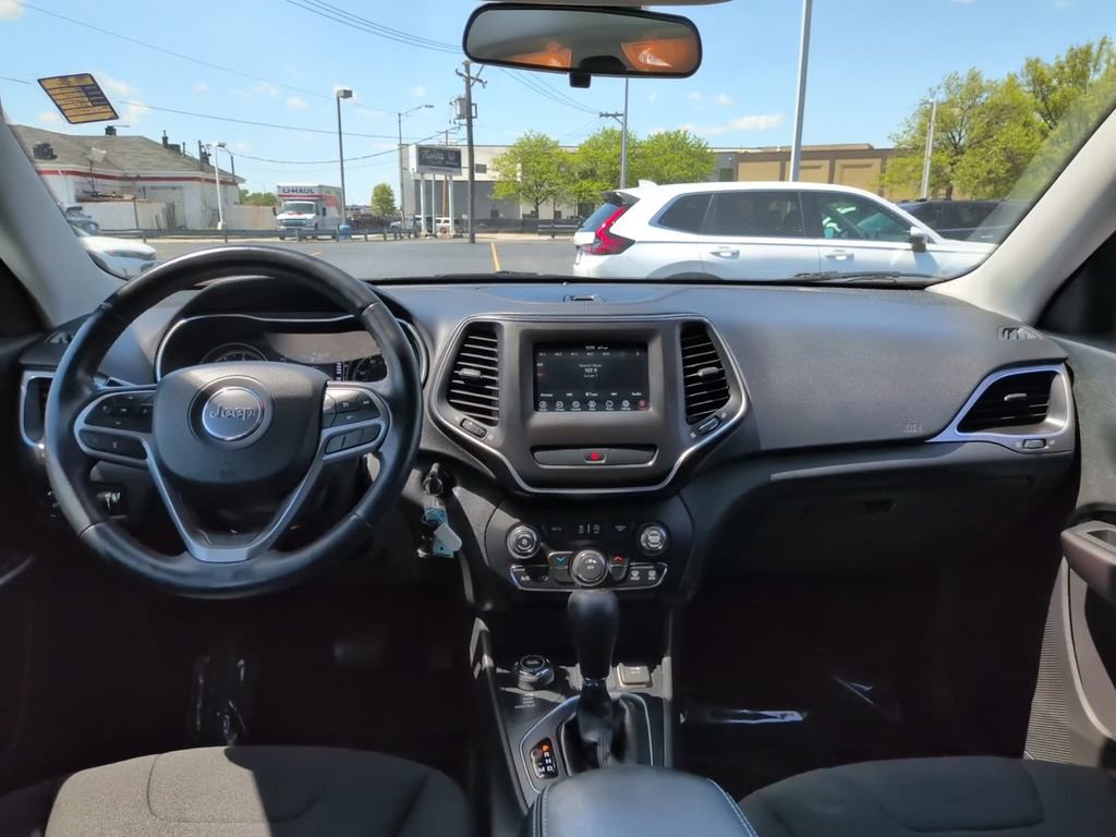 Used 2019 Jeep Cherokee Latitude w/ Cold Weather Group AWD/4WD image 15