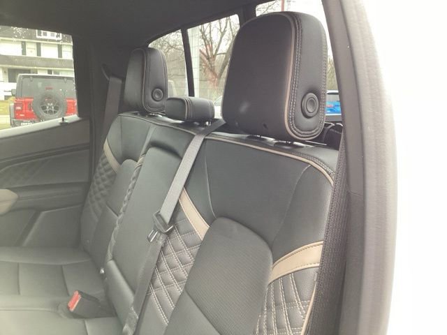 Used 2023 GMC Canyon Denali image 4