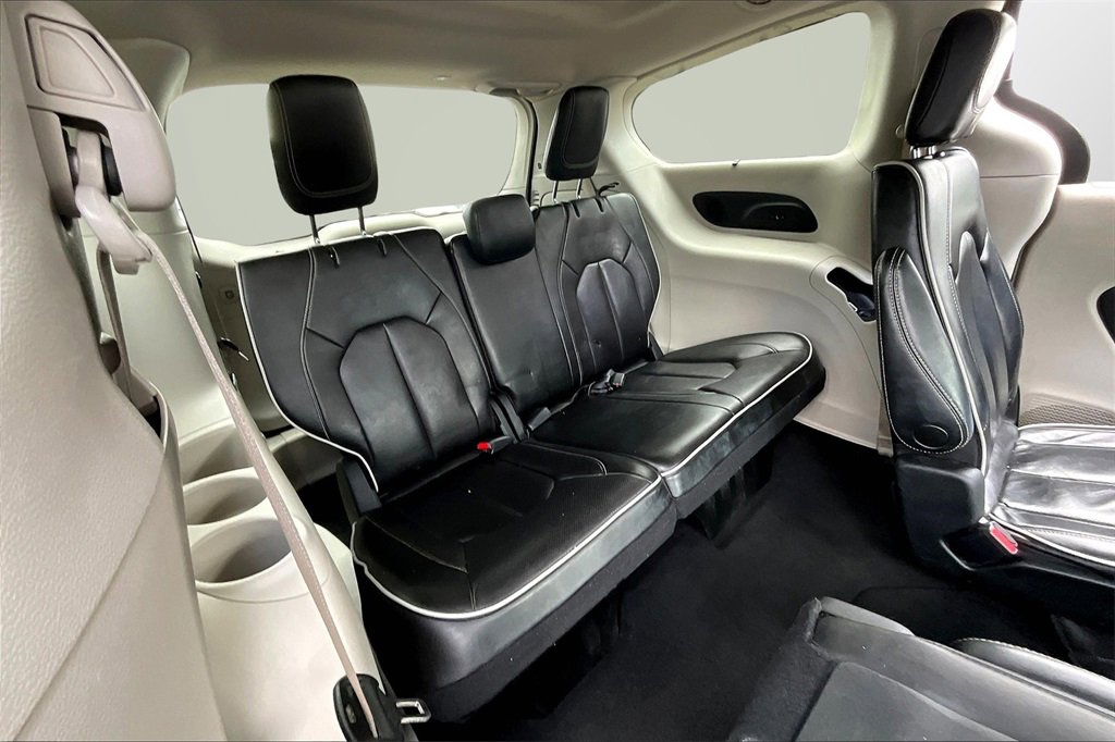 Used 2022 Chrysler Pacifica Limited image 25