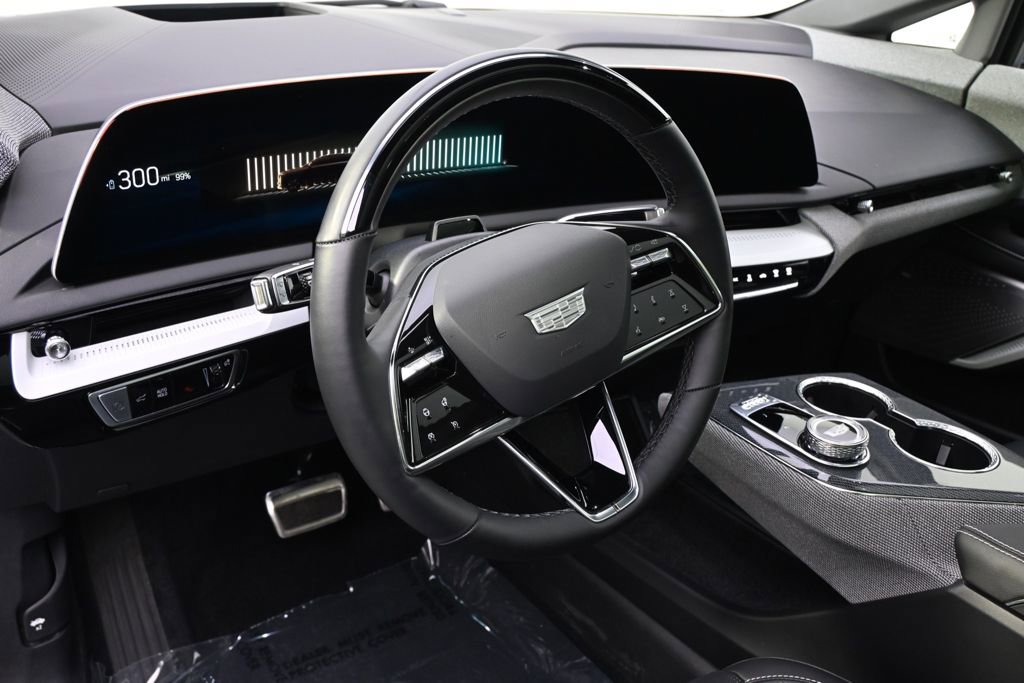 New 2025 Cadillac Optiq Sport 2 w/ LPO, ONYX Package AWD/4WD image 11