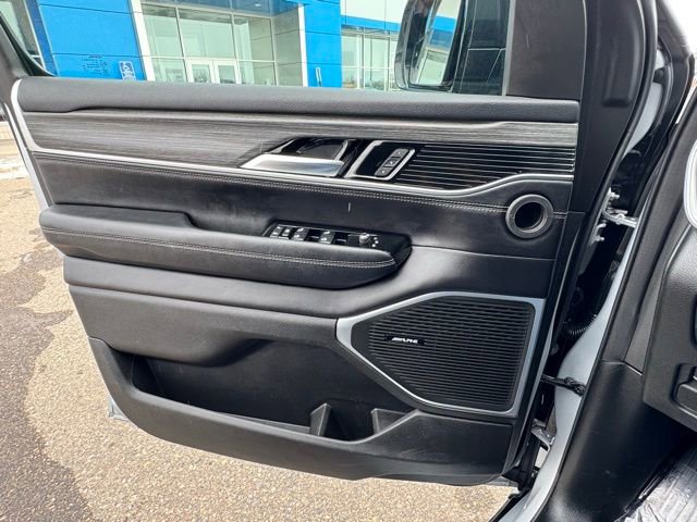 Used 2023 Jeep Wagoneer L Series II AWD/4WD image 22