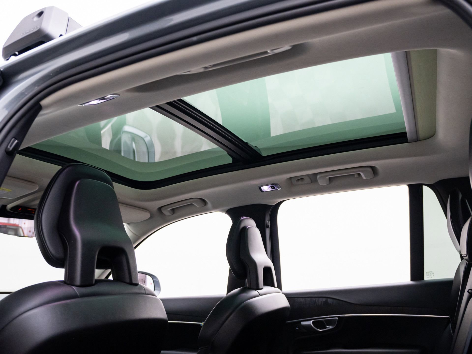 Used 2020 Volvo XC90 T5 Momentum image 18