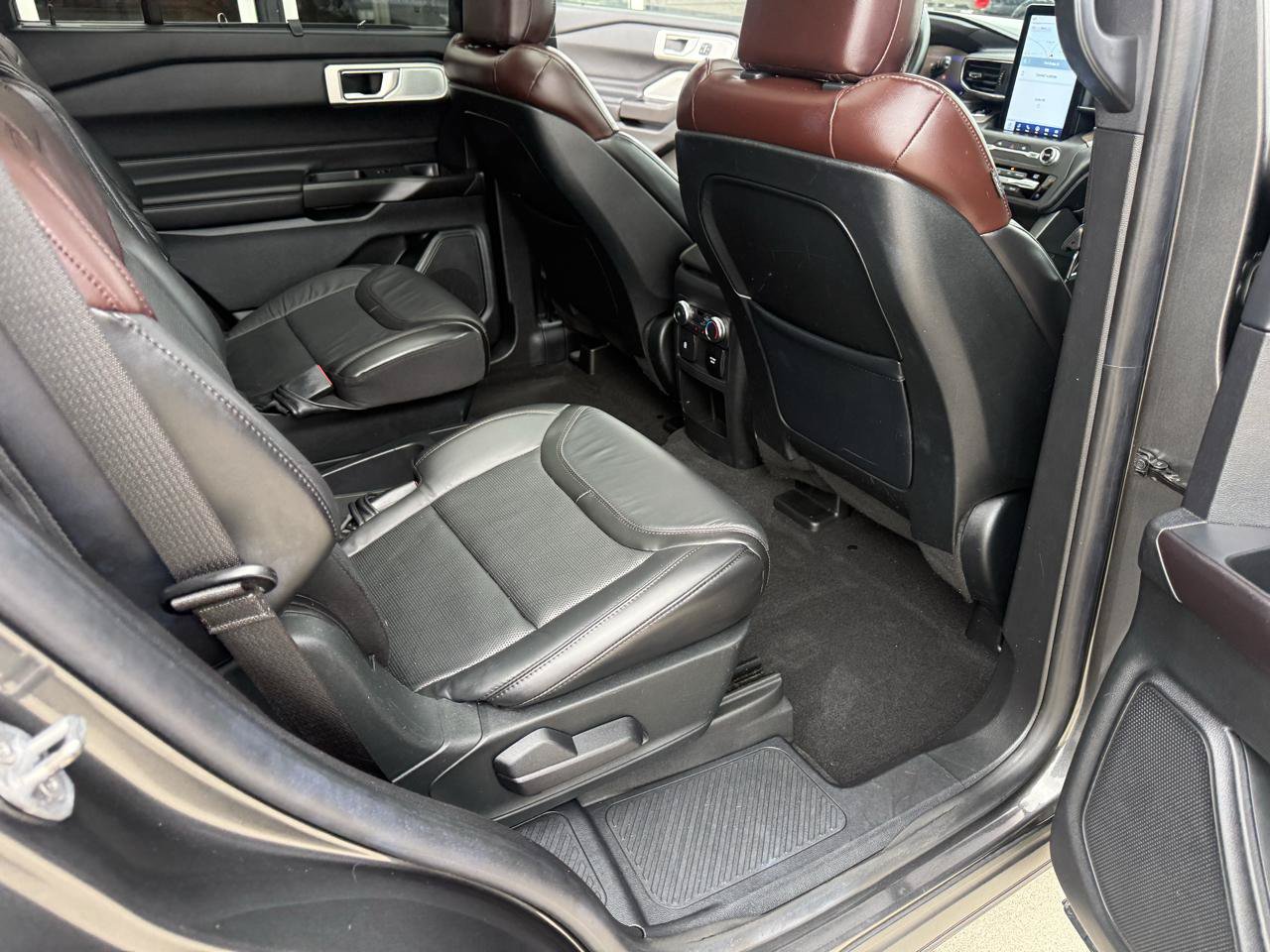 Used 2020 Ford Explorer Platinum w/ Premium Technology Package AWD/4WD image 20