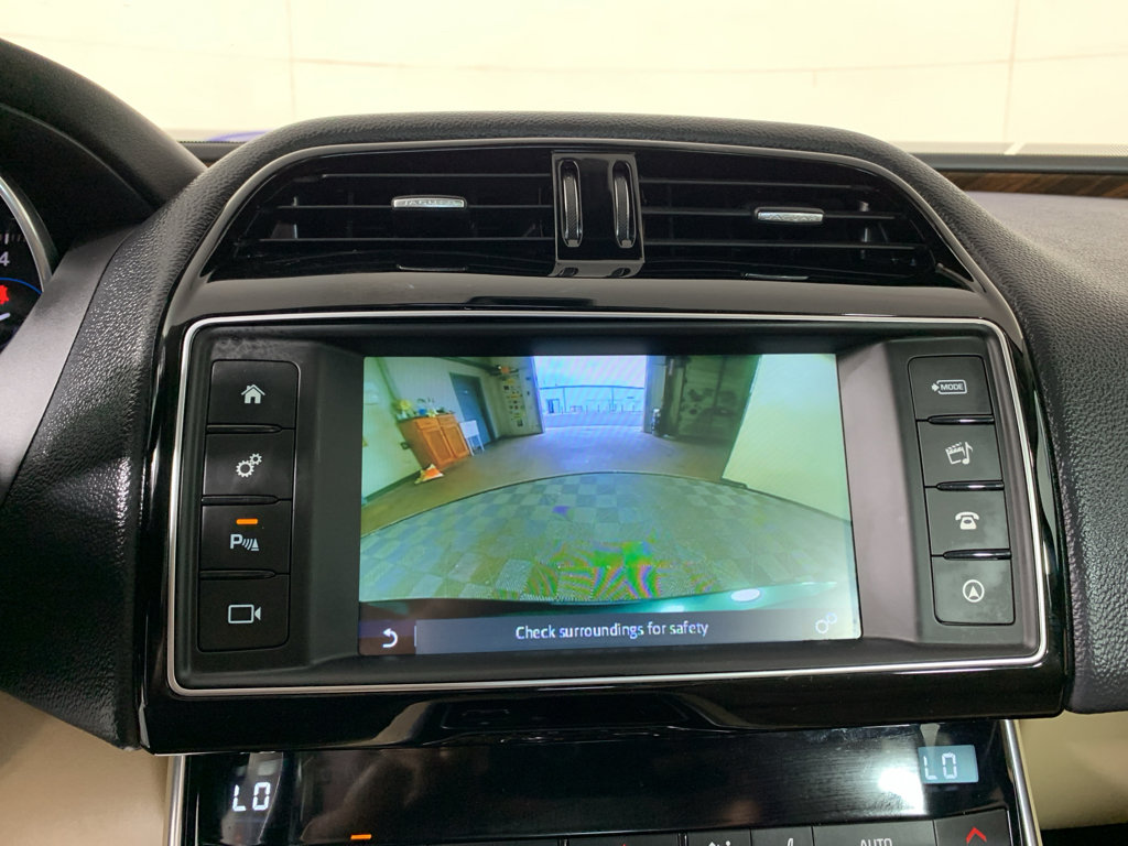 Used 2017 Jaguar XE Prestige image 27