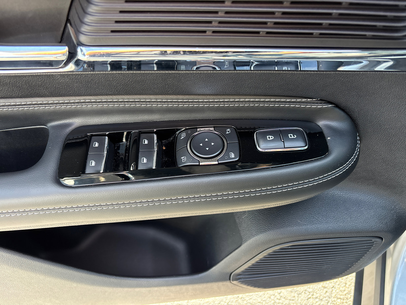 Certified 2022 Lincoln Corsair AWD w/ Premium Package image 13