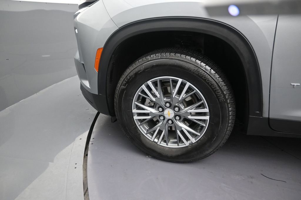 Used 2025 Chevrolet Traverse LT FWD image 13