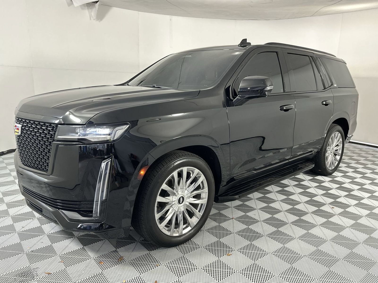 Used 2023 Cadillac Escalade Premium Luxury w/ Performance Package AWD/4WD image 4